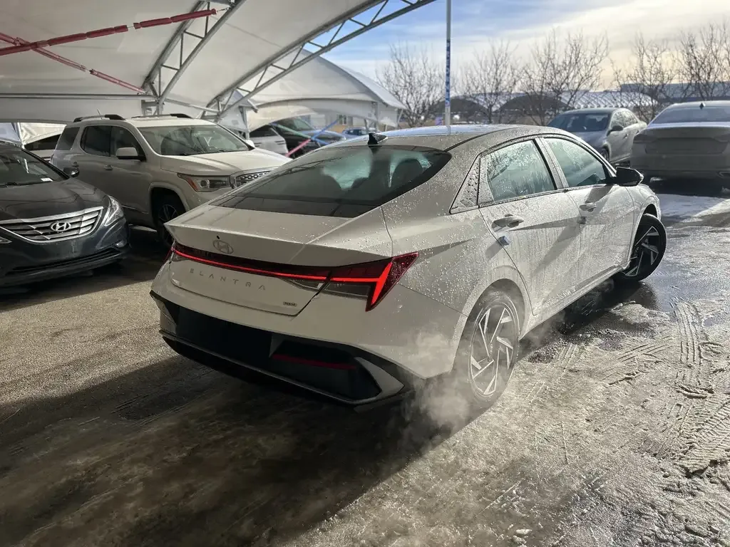 Hyundai Elantra 2026 photo 4
