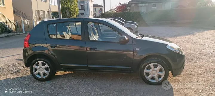 Dacia Sandero 2009 photo 4