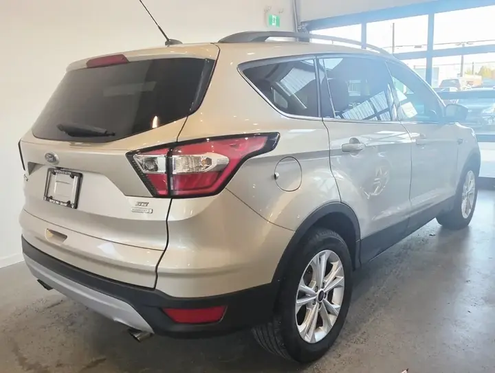 Ford Escape 2018 photo 2