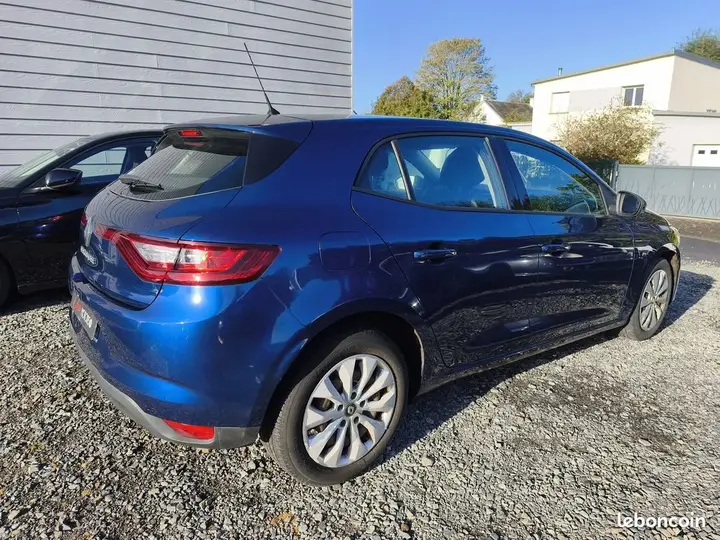 Renault Megane 2019 photo 2