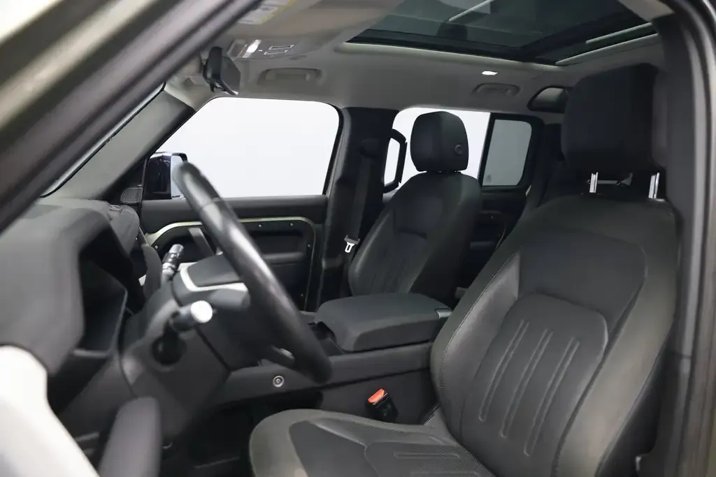 Land Rover Defender 2020 photo 5