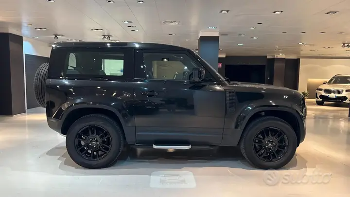 Land Rover Defender 2023 photo 4