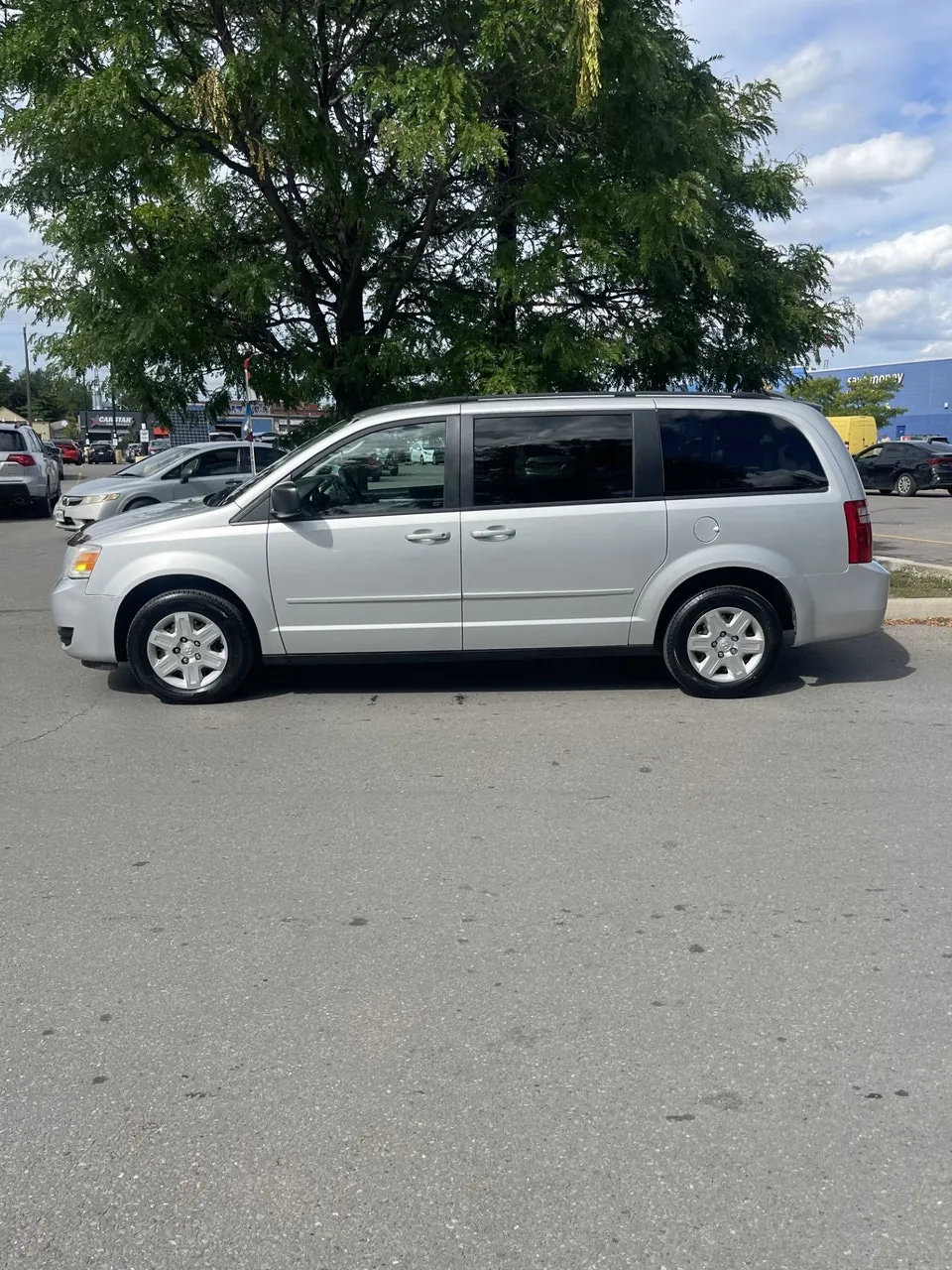 Dodge Grand Caravan 2010 photo 2