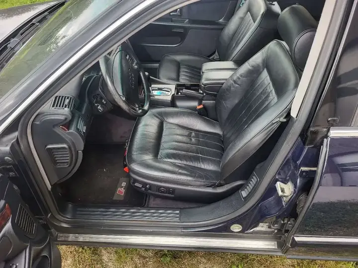 Audi A8 1995 photo 3