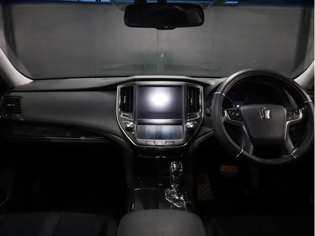 Toyota Crown Athlete S 2013 photo 2