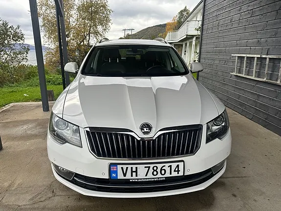 Skoda Superb 2014 photo 2