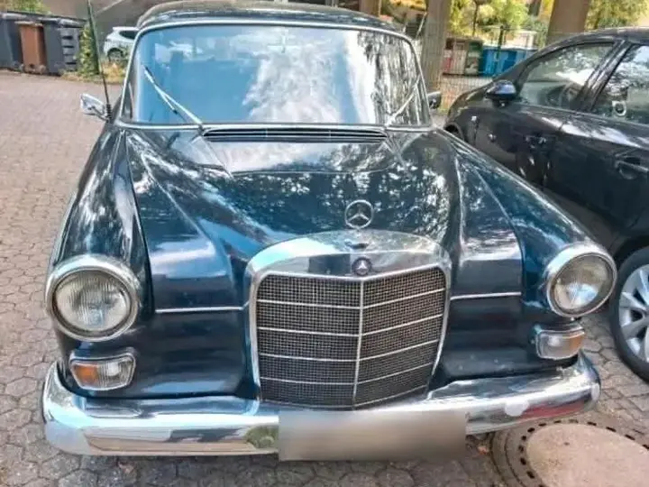 Mercedes-Benz 200 D
