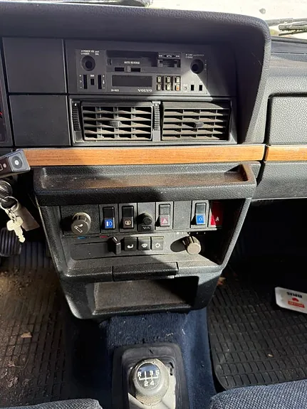 Volvo 240 1992 photo 2