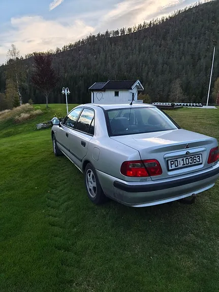 Mitsubishi Carisma 2000 photo 4