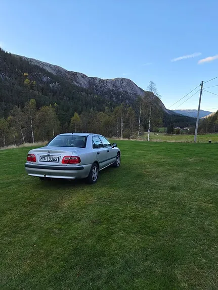 Mitsubishi Carisma 2000 photo 2