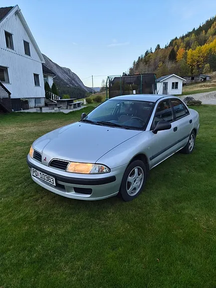 Mitsubishi Carisma 2000 photo 3