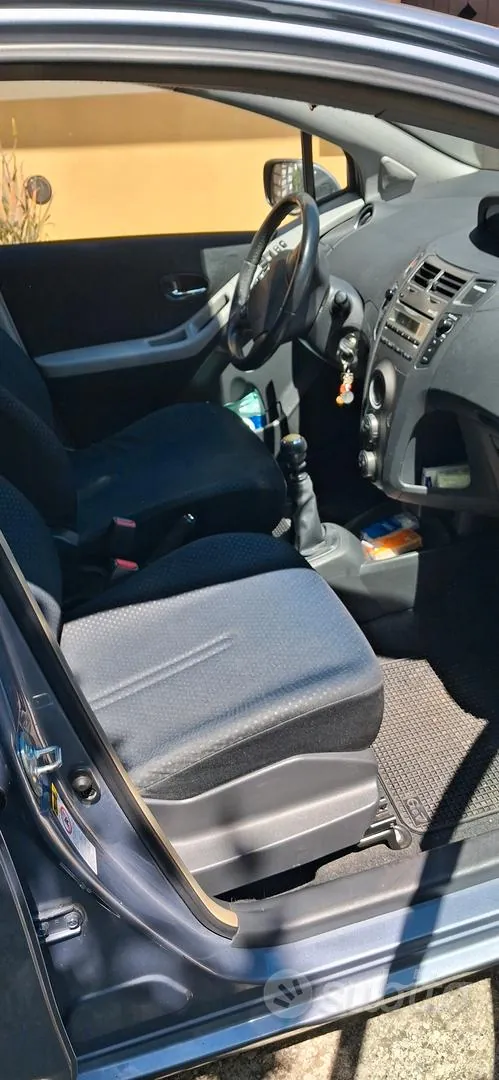 Toyota Yaris 2010 photo 3