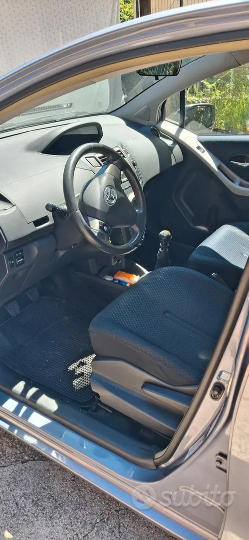 Toyota Yaris 2010 photo 5