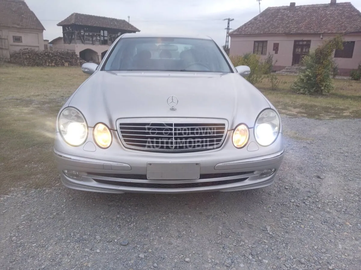Mercedes-Benz E 220 2003 photo 2