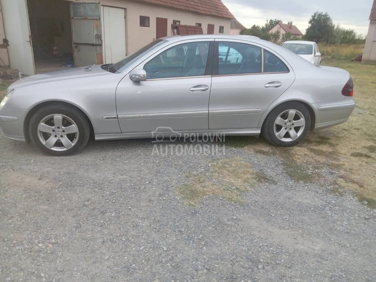 Mercedes-Benz E 220 2003 photo 3