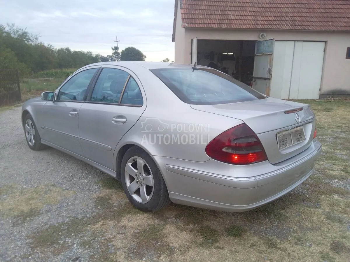 Mercedes-Benz E 220 2003 photo 4