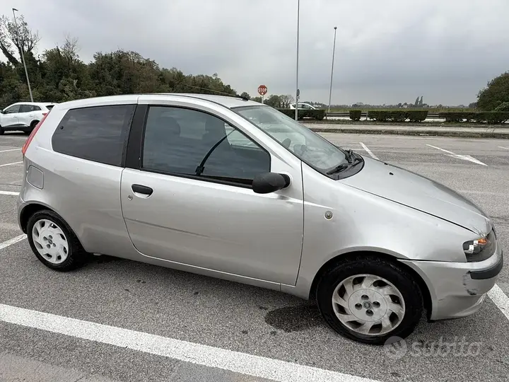 Fiat Punto 2002 photo 2