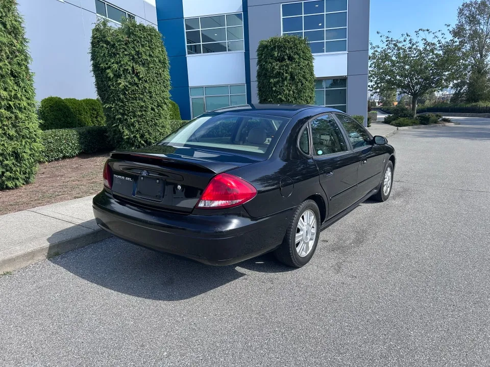 Ford Taurus 2005 photo 4