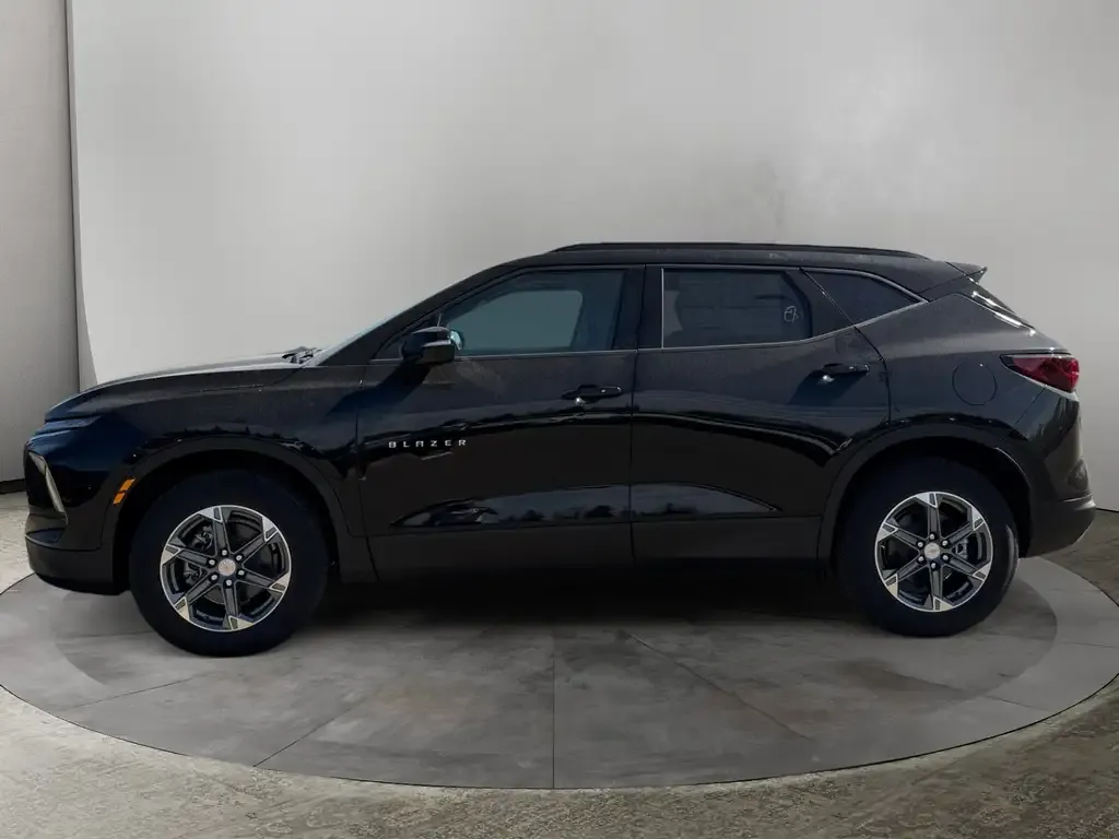 Chevrolet Blazer 2026 photo 2