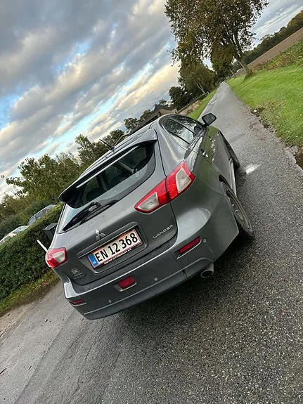 Mitsubishi Lancer 2010 photo 3