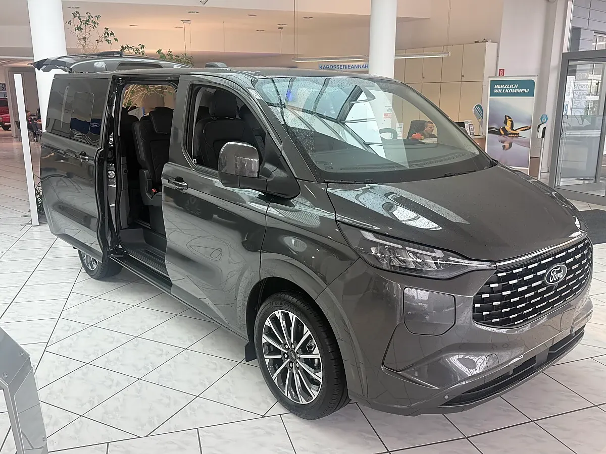 Ford Tourneo photo 2