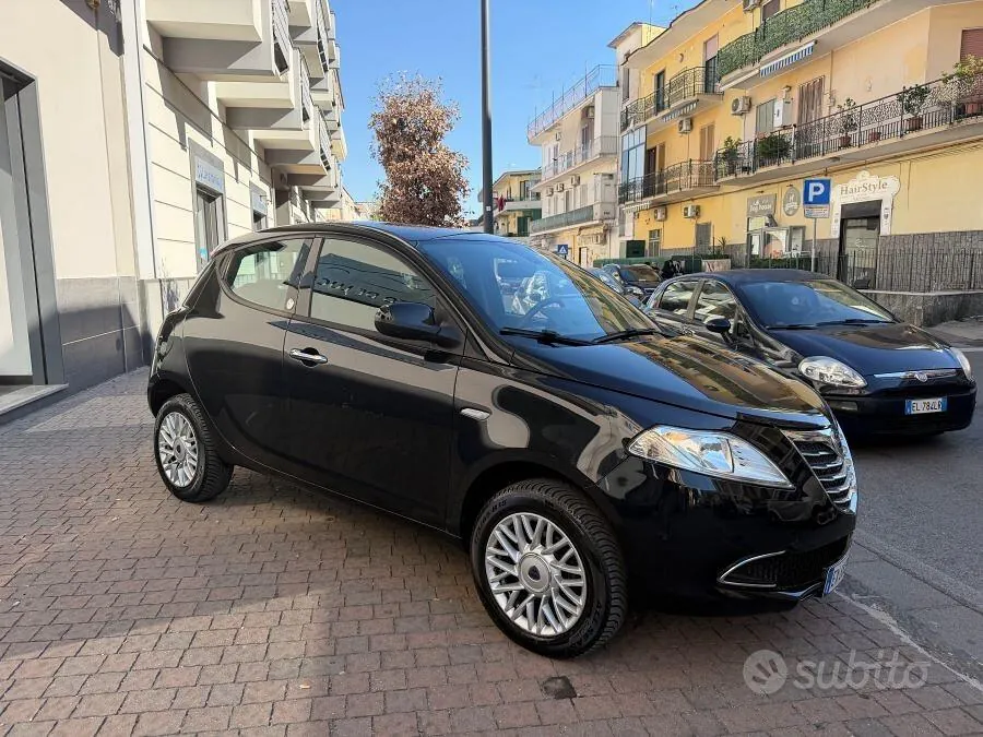 Lancia Ypsilon 2015 photo 2