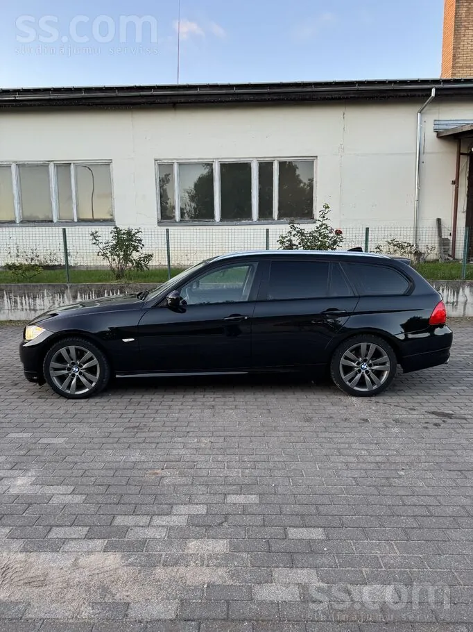 BMW 320 2011 photo 3