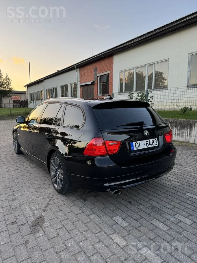 BMW 320 2011 photo 4