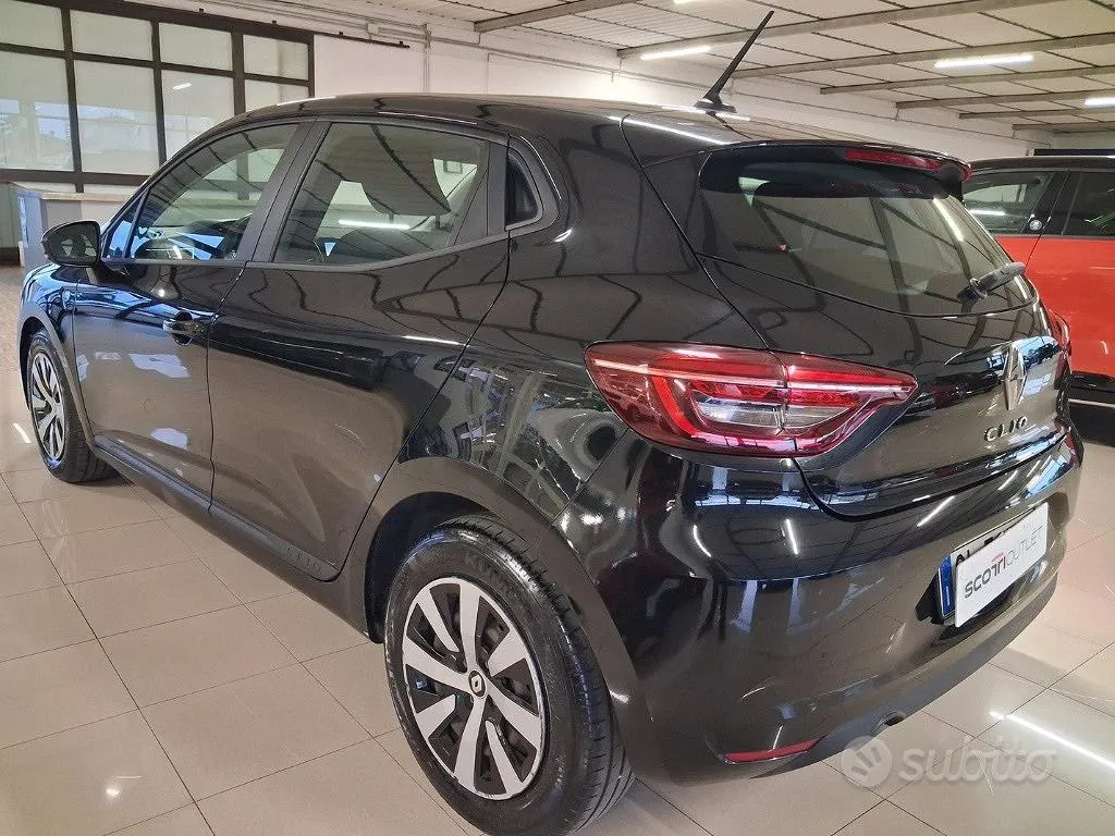 Renault Clio 2023 photo 2