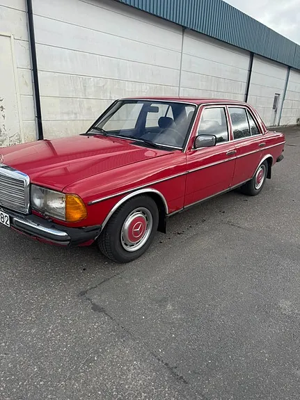 Mercedes-Benz 220 D 1985 photo 2