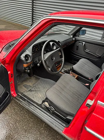 Mercedes-Benz 220 D 1985 photo 4