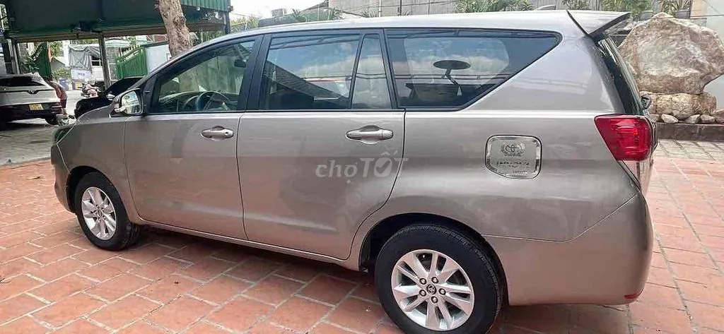 Toyota Innova 2012 photo 3