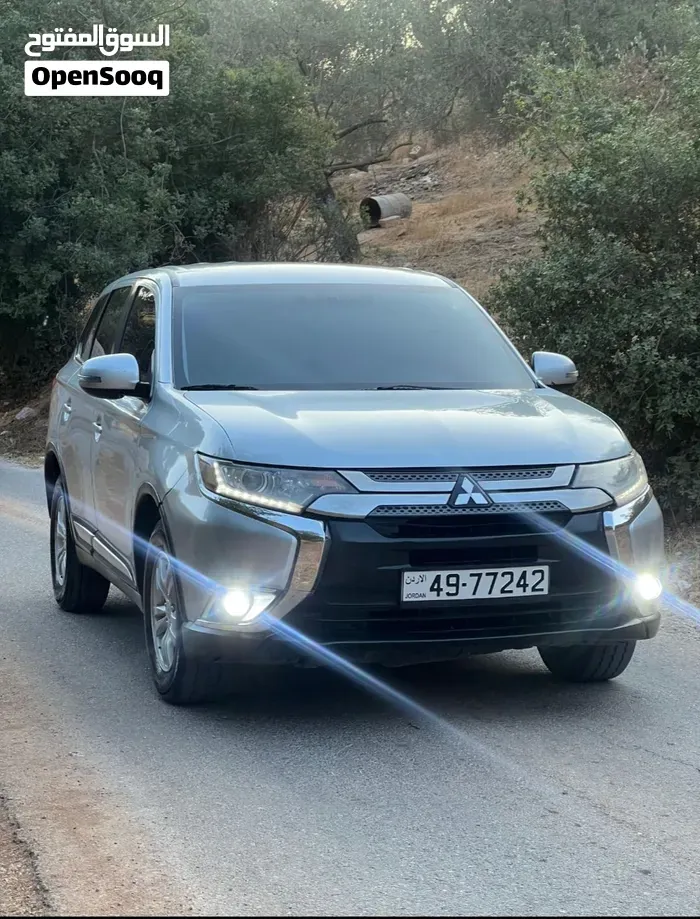 Mitsubishi Outlander 2022 photo 2