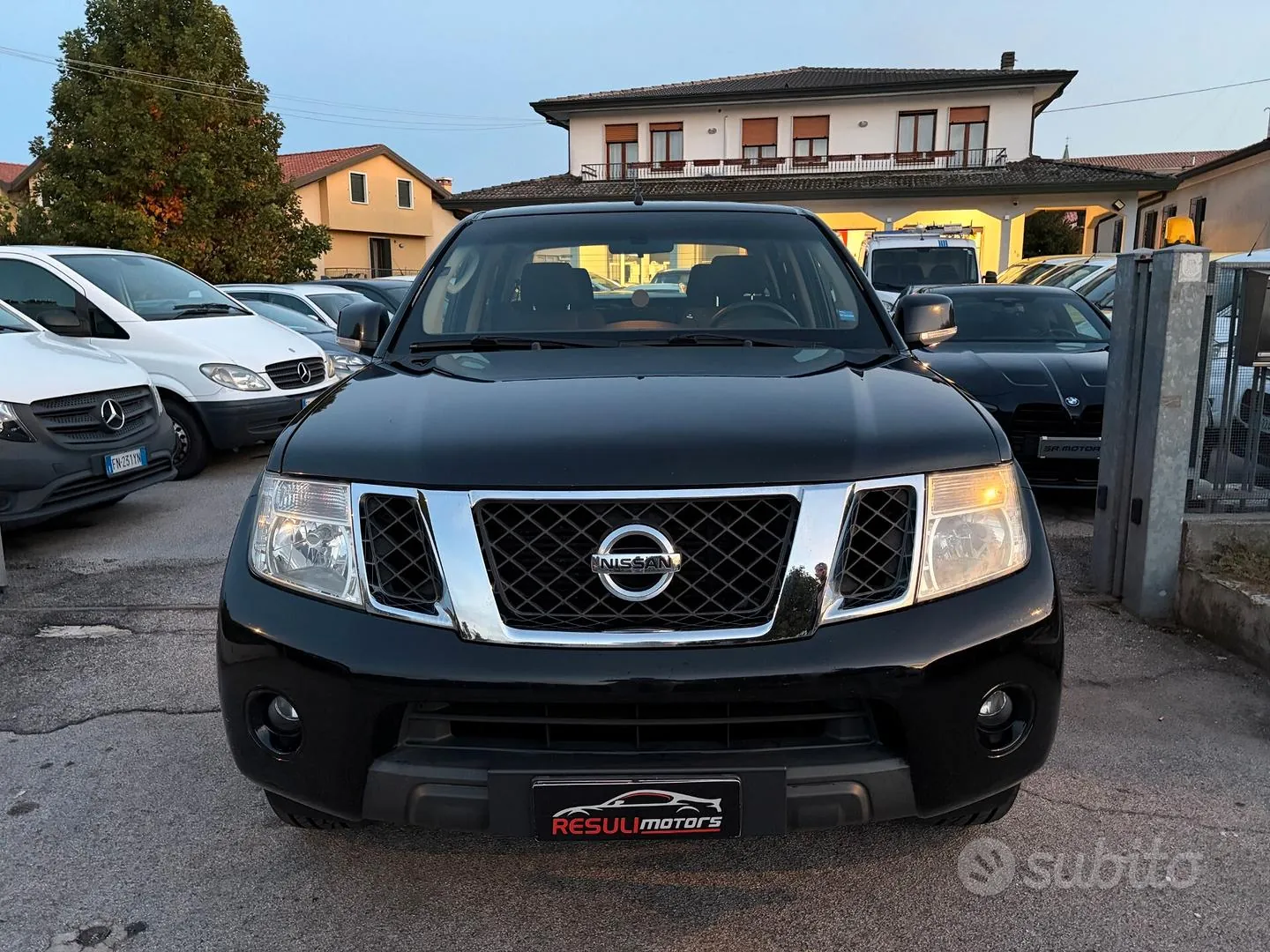Nissan Navara 2013 photo 2