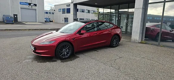 Tesla Model 3 2024 photo 2