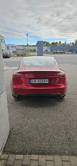 Tesla Model 3 2024 photo 3