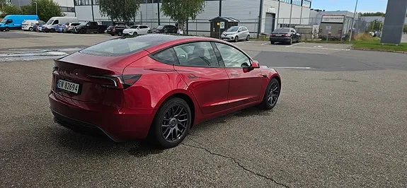 Tesla Model 3 2024 photo 4