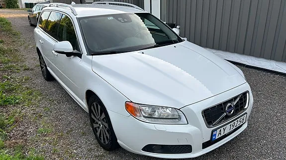 Volvo V70 2013 photo 2