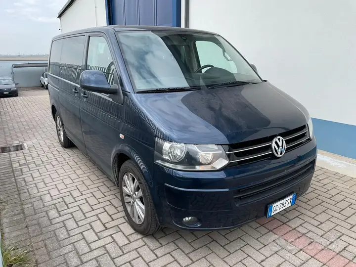 Volkswagen Multivan 2012 photo 2