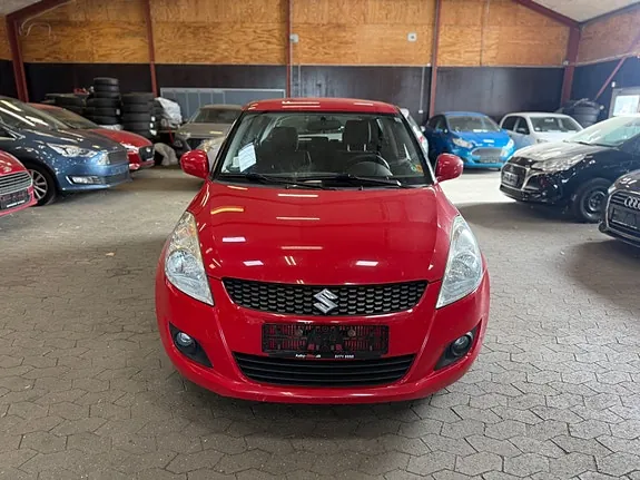 Suzuki Swift 2011 photo 2
