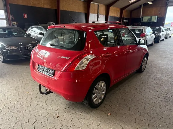 Suzuki Swift 2011 photo 5