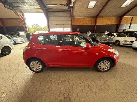 Suzuki Swift 2011 photo 4