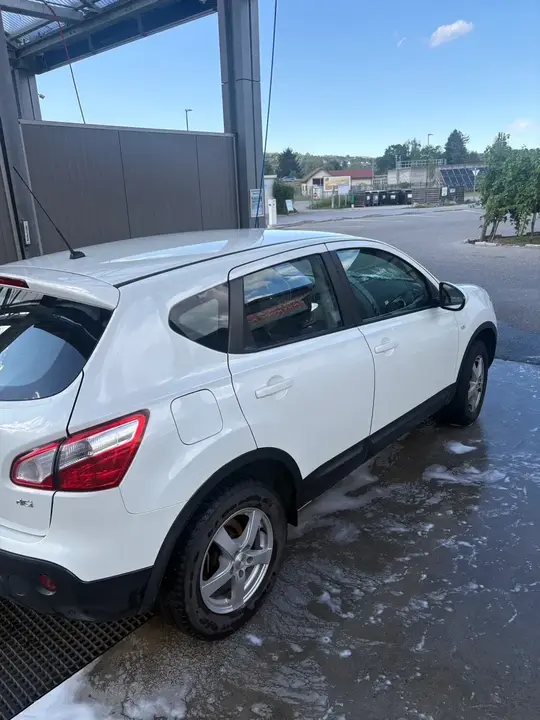 Nissan Qashqai 2013 photo 2