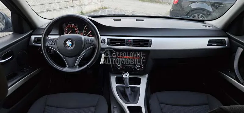 BMW 318 2010 photo 4