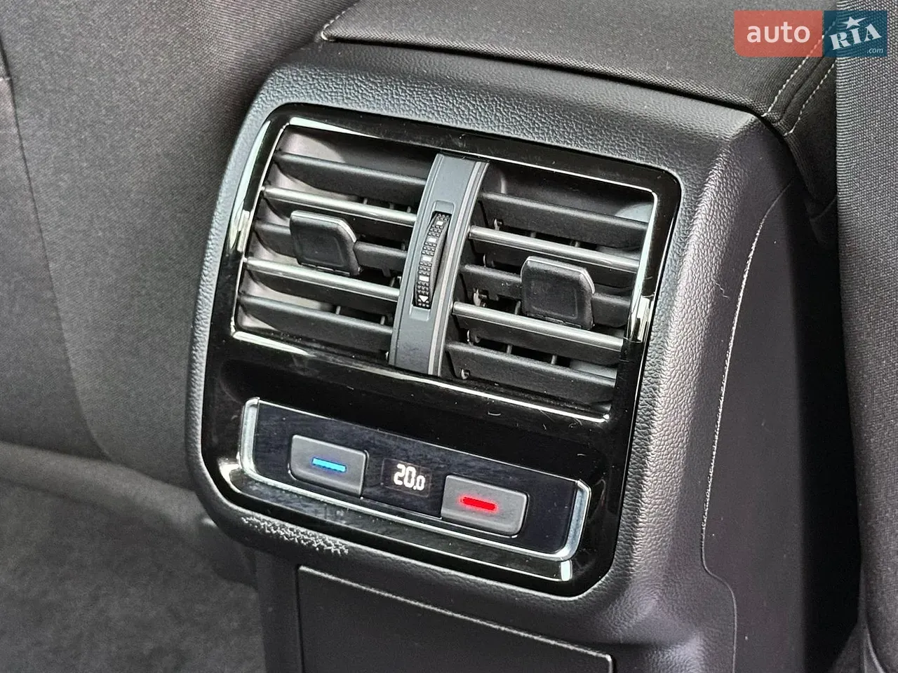 Volkswagen Passat 2018 photo 4