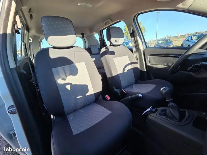 Renault Scenic 2014 photo 4