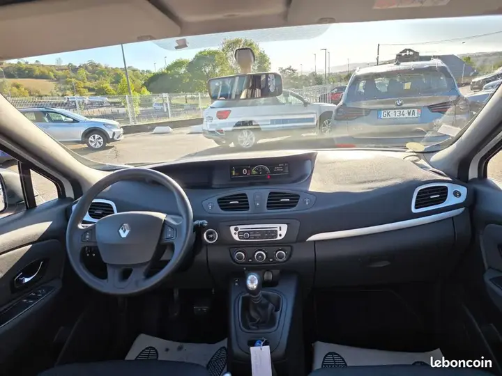 Renault Scenic 2014 photo 2