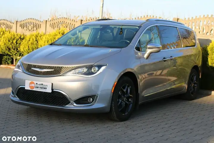 Chrysler Pacifica 2018 photo 2