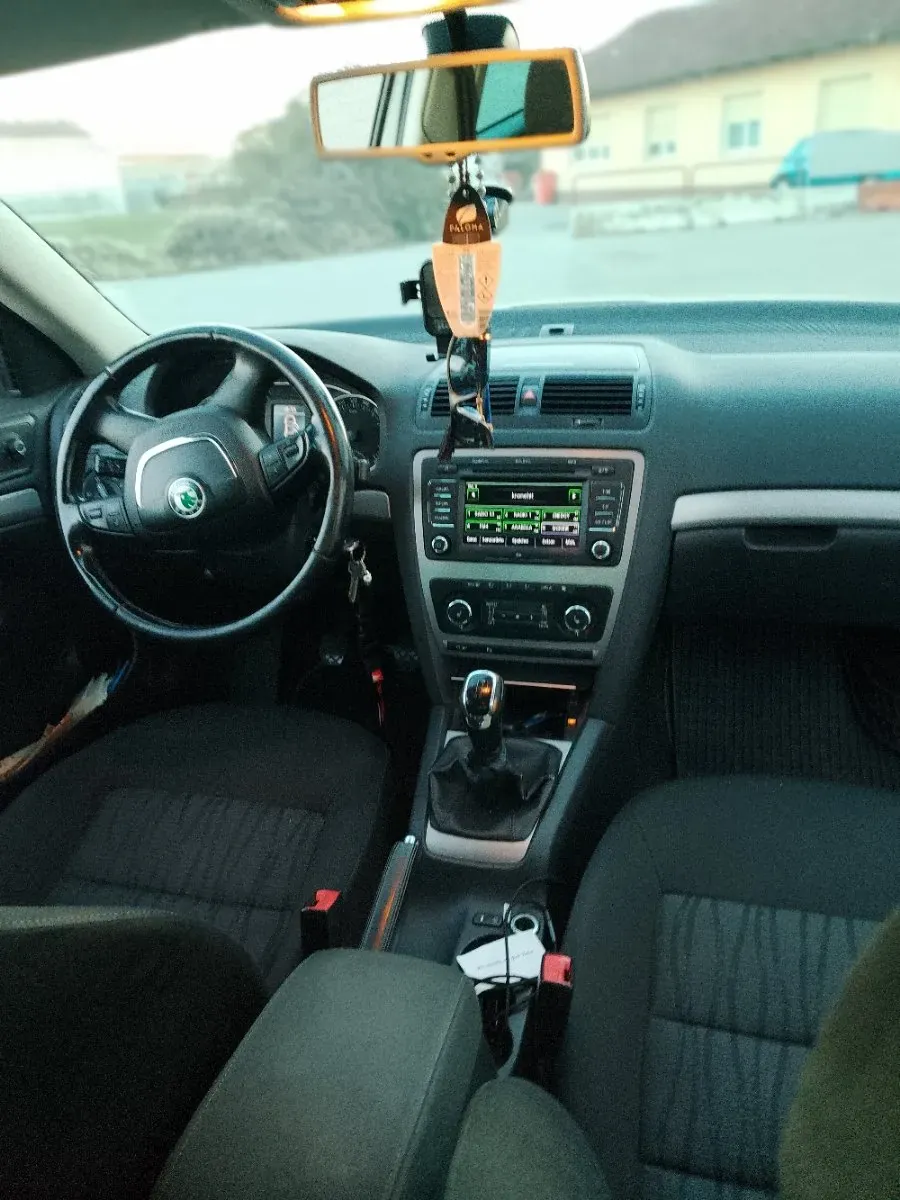 Skoda Octavia 2012 photo 3