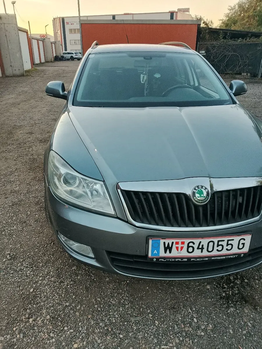 Skoda Octavia 2012 photo 2